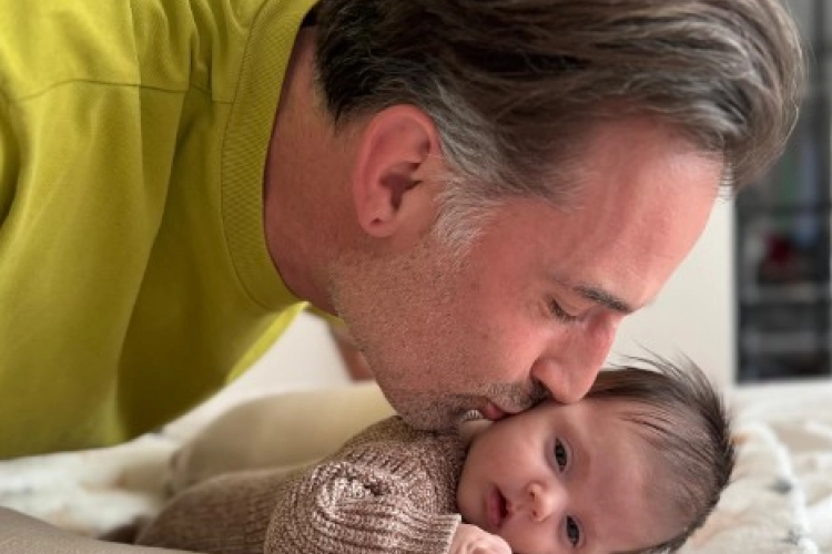 Sean Dhondt verrast fans tijdens optreden: “Dat knappe kindje gaat later zo trots op haar papa zijn, zo mooi!”